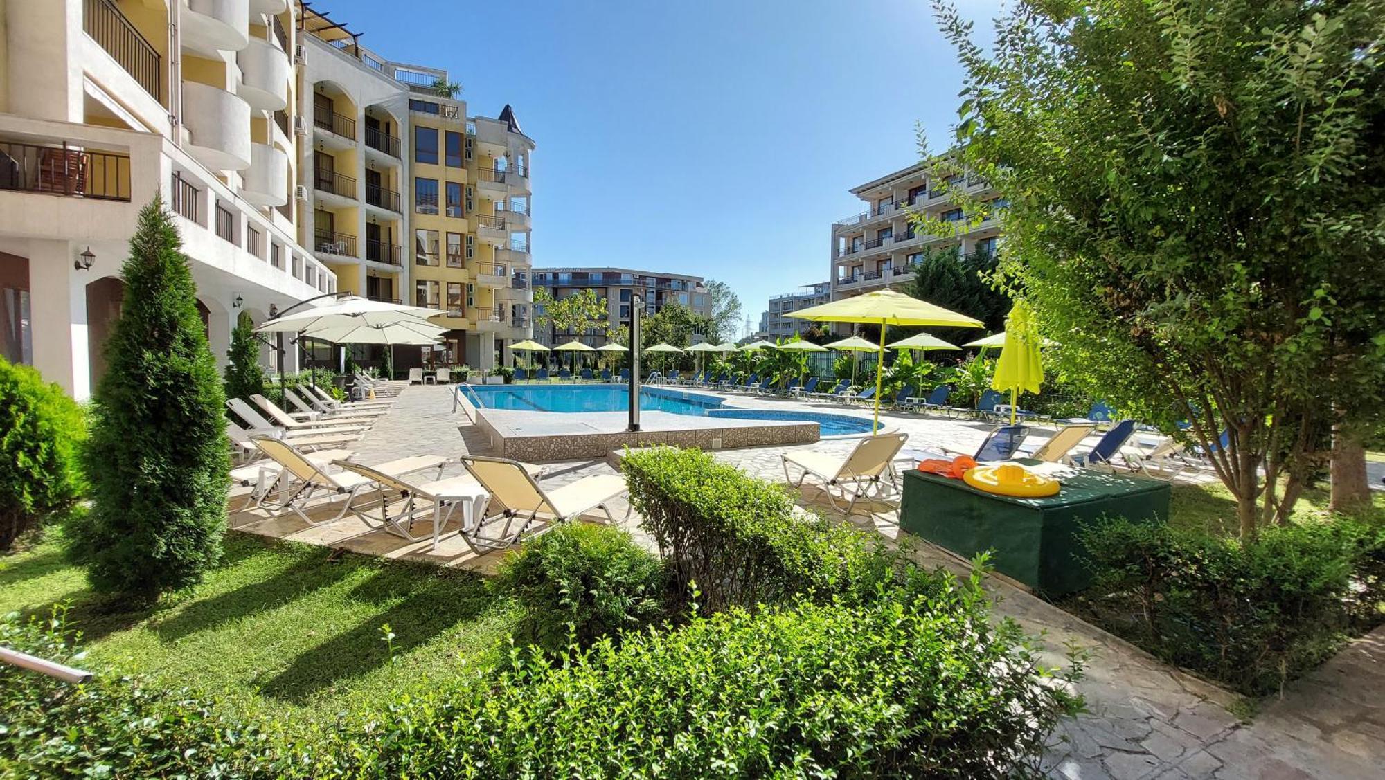 Diamond Palace Apartment *